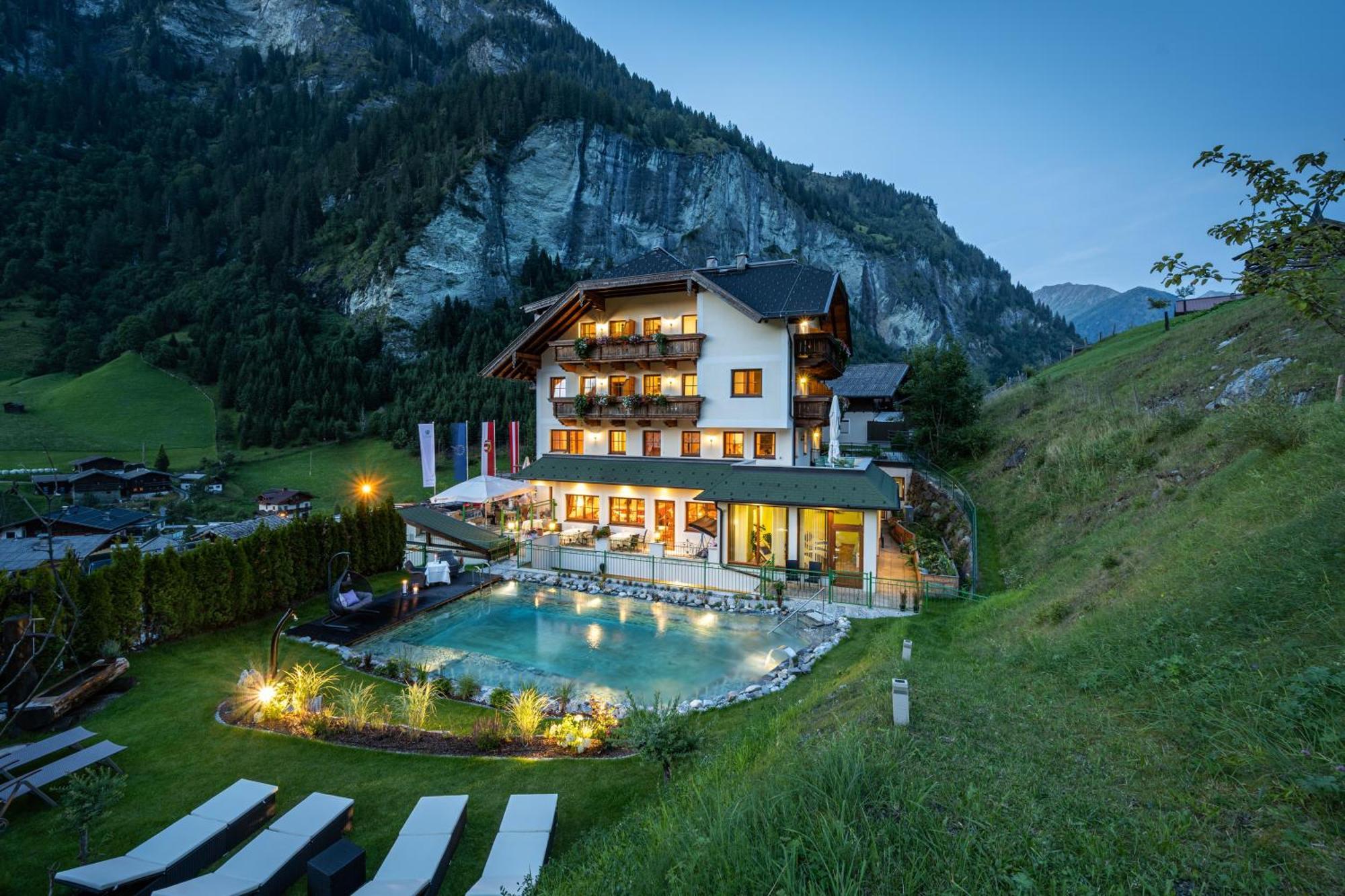 Natur-&Auszeithotel Hüttenwirt Hüttschlag Exterior foto